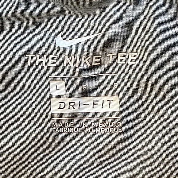 NIKE THE NIKE TEE SC FOOTBALL T-Shirt USC. Dri-fit. Size large. EUC - Picture 6 of 8